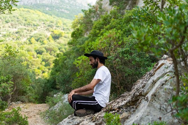 Comment organiser un camping pour pratiquer la méditation en forêt?